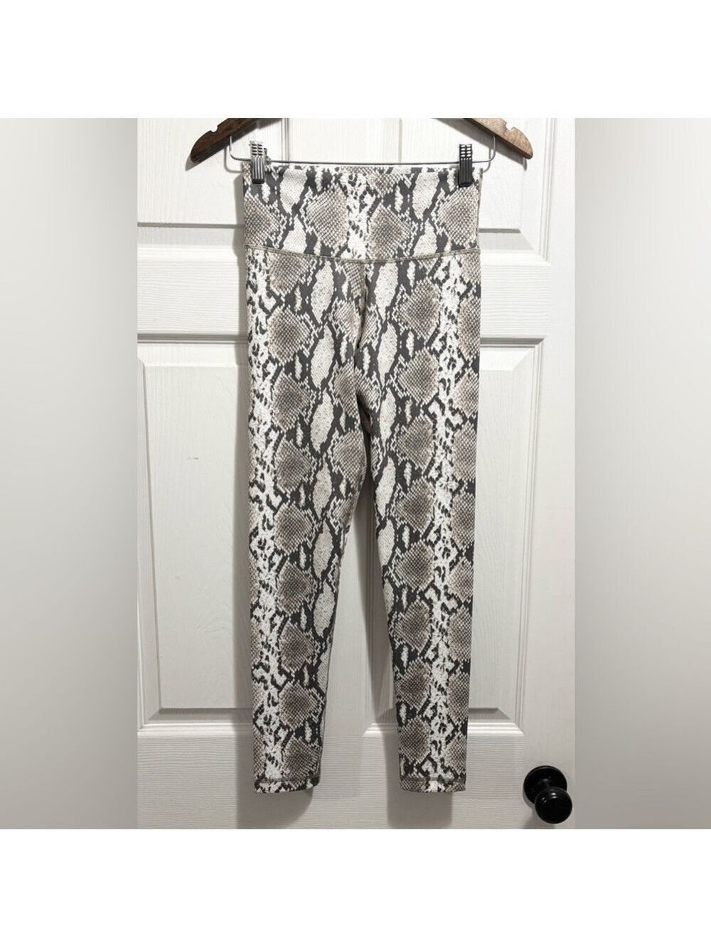 TNA Aritzia Snakeskin Leggings High Rise Full Length Size Small